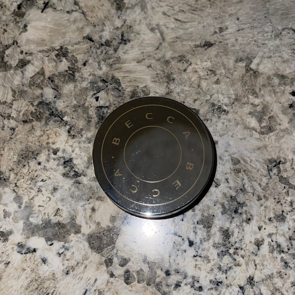 Becca set & refresh powder